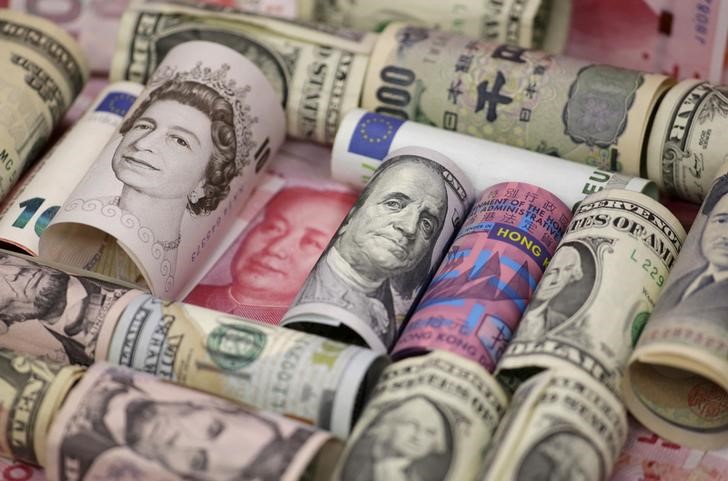 Доллар в минусе против JPY
