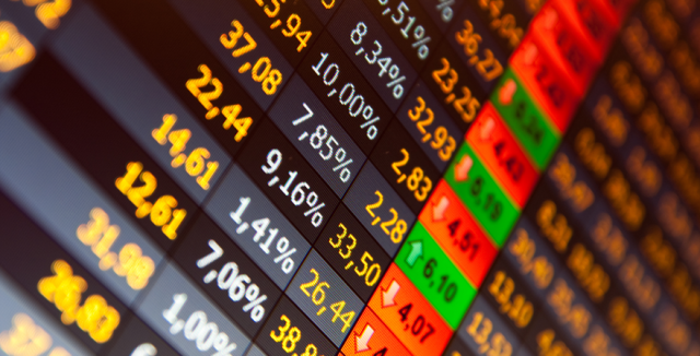 USD стабилен при низкой активности рынка