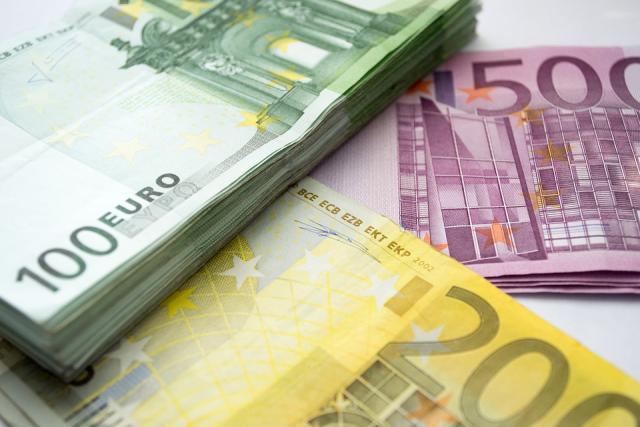 EUR у годовых минимумов