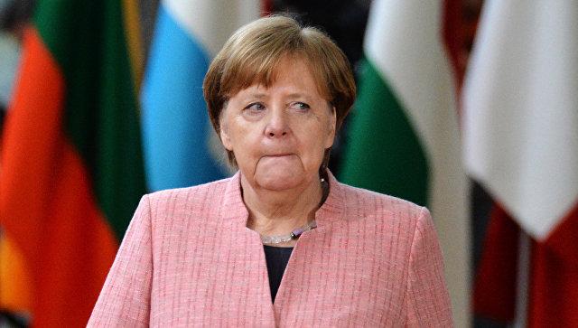 EUR снижается в начале недели