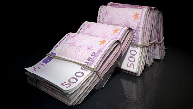 EUR стабилен в середине недели