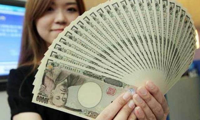 JPY выросла против доллара