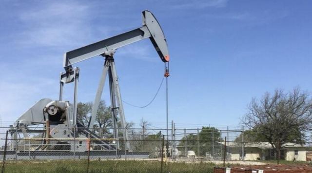 Нефть, рубль начали неделю с роста