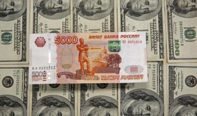 RUB на недельных пиках к USD