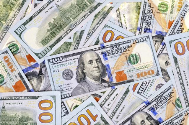 USD вырос в преддверии заседания ФРС