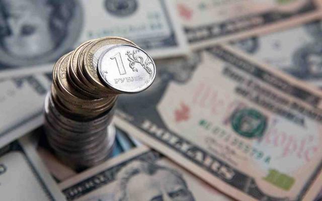 USDRUB пробила отметку в 70 рублей
